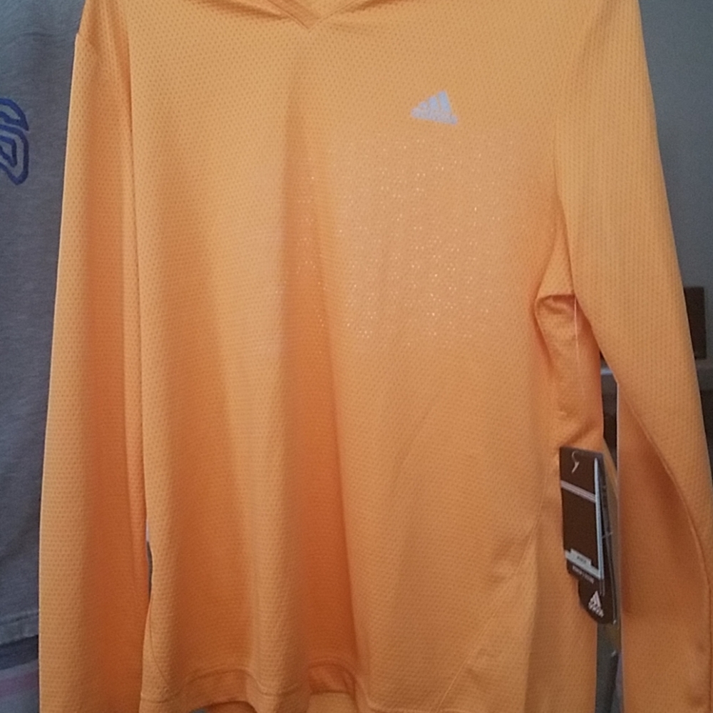 Women's athletic long sleeve shirt